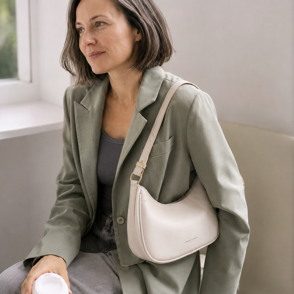 Bolsa Hobo Feminina Aria™ em Couro Sintético Premium