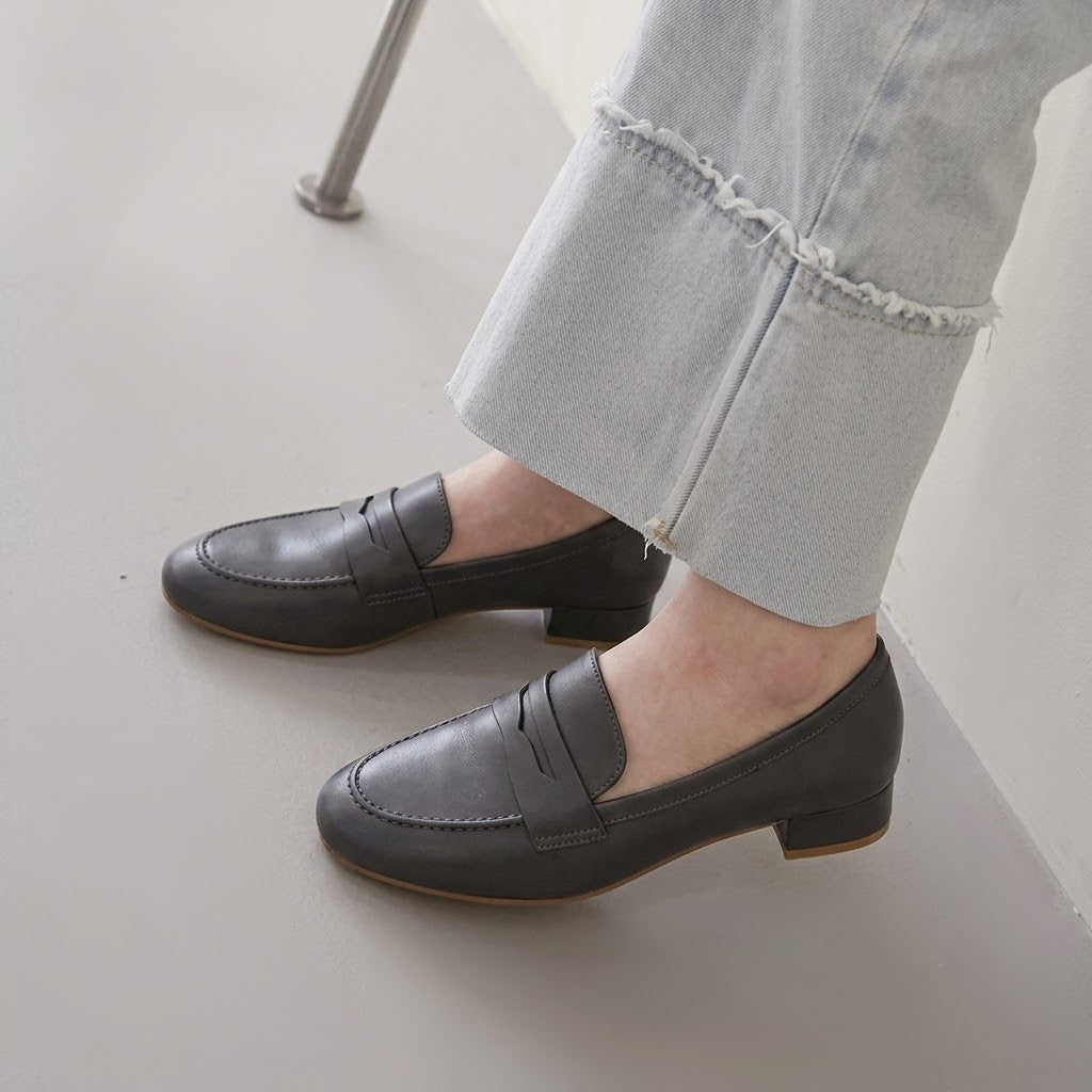 Loafer Feminino Emilia™ em Couro Sintético